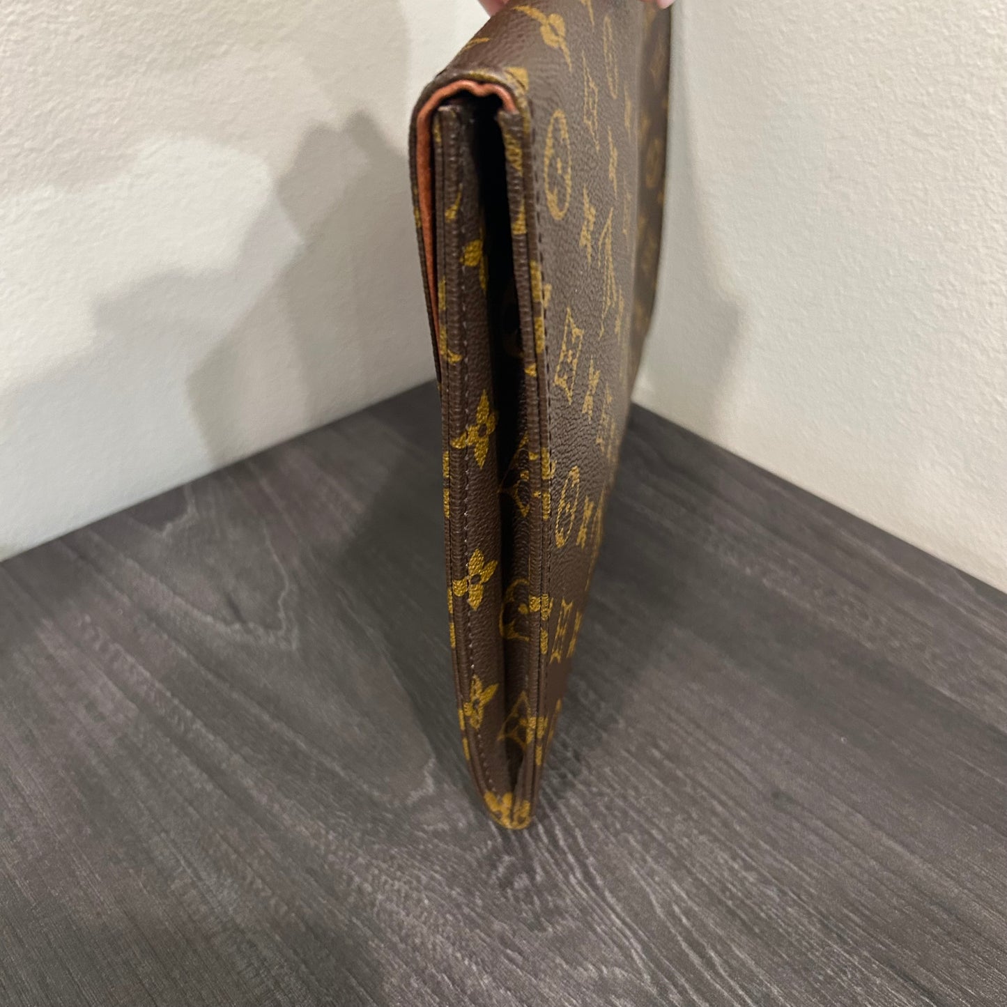 1072 LOUIS VUITTON Clutch