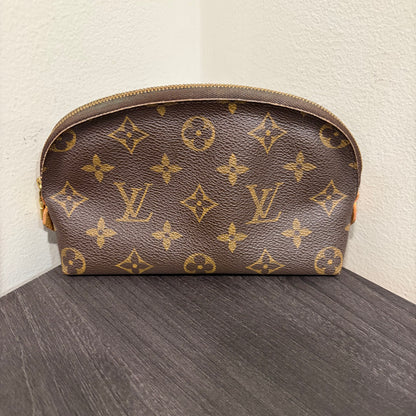 8909 LOUIS VUITTON Monogram Cosmetic Pouch