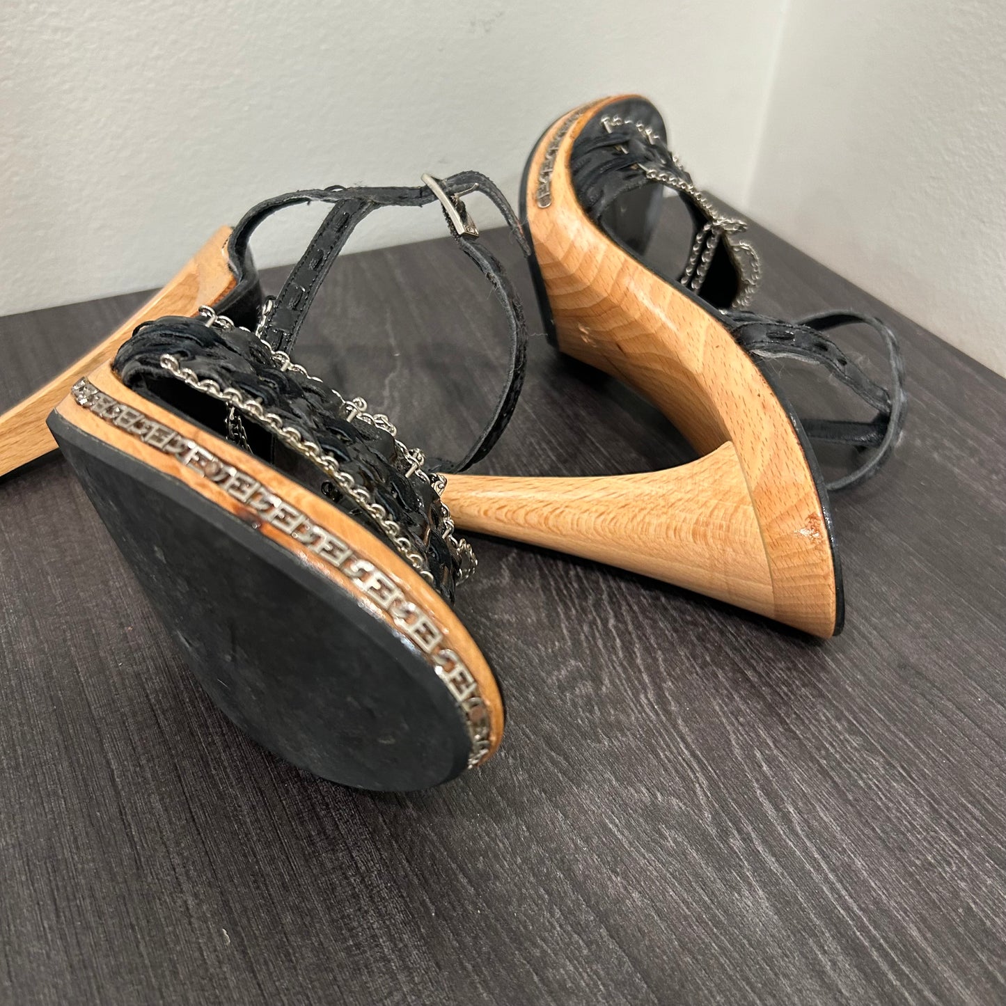 CLEARANCE Fendi Shoes 35EU