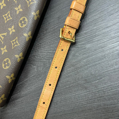 #226 LOUIS VUITTON Musette Tango Short