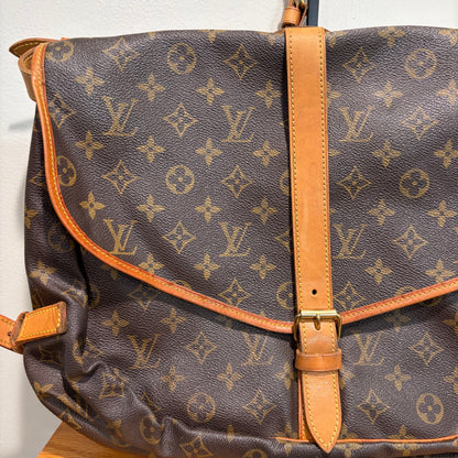 #107 LOUIS VUITTON Saumur 35 Messenger