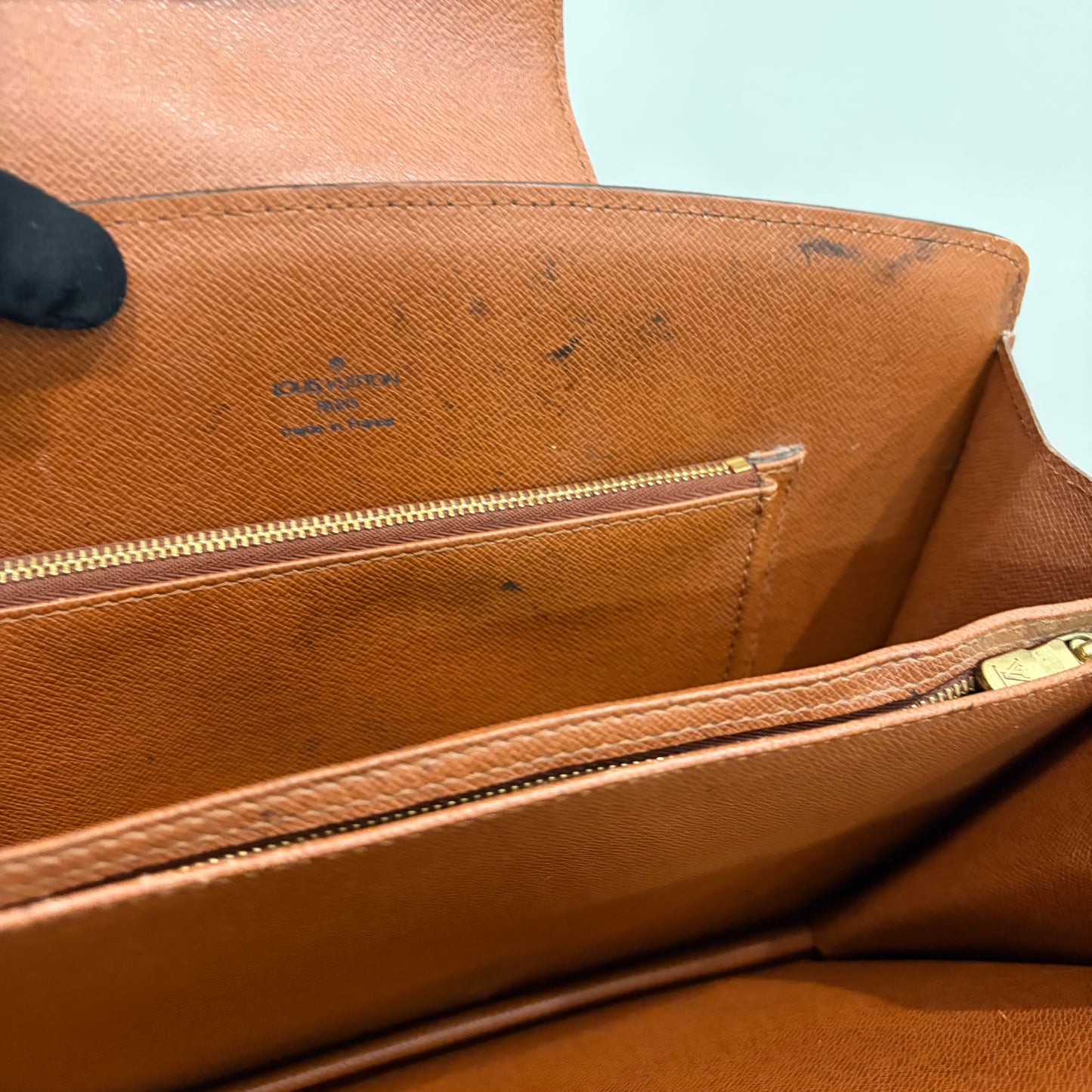 BF-05 LOUIS VUITTON Monogram Courcelles Clutch