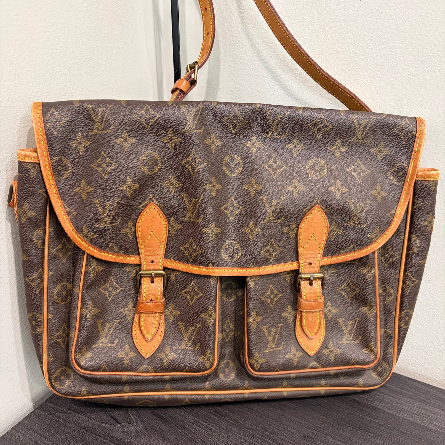 #3206 LOUIS VUITTON  Monogram  Gibeciere GM