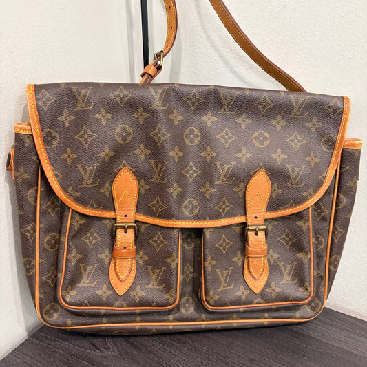 #3206 LOUIS VUITTON  Monogram  Gibeciere GM