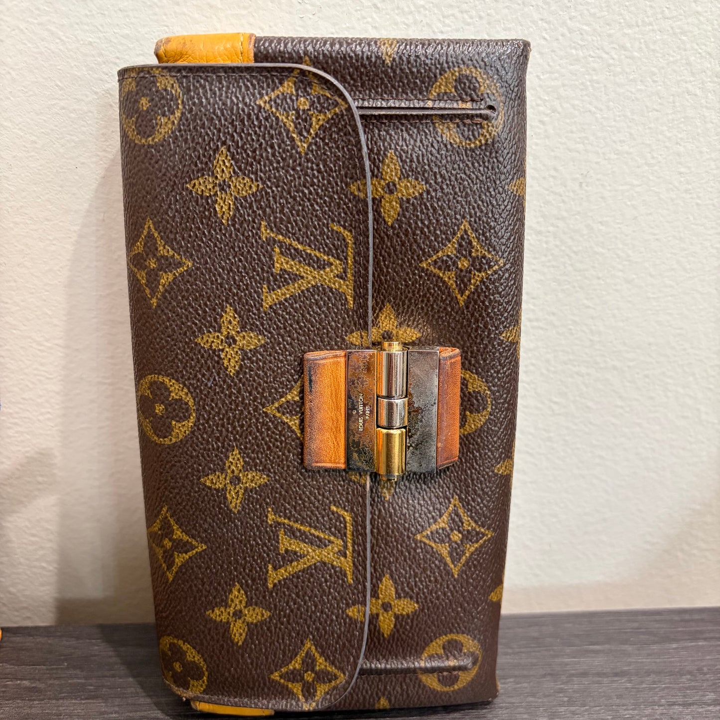 #1101-01 LOUIS VUITTON Limited Edition Portefeuille Elysee Wallet with Removable Chain