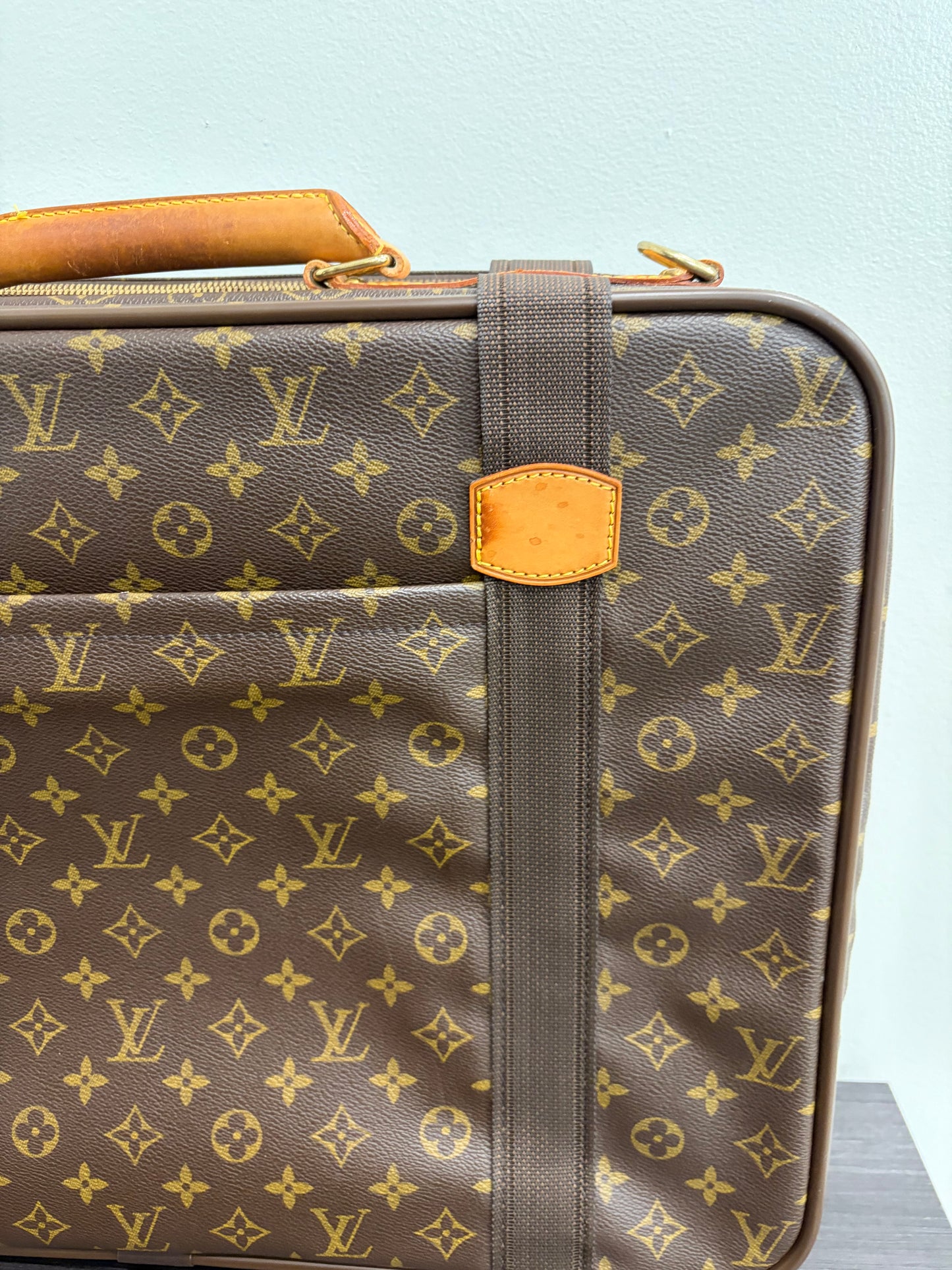 #3201 LOUIS VUITTON Monogram Satellite 53 Luggage
