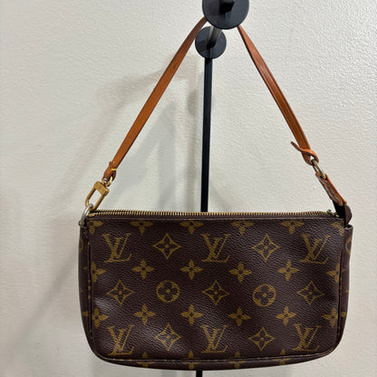 1124 LOUIS VUITTON Pochette