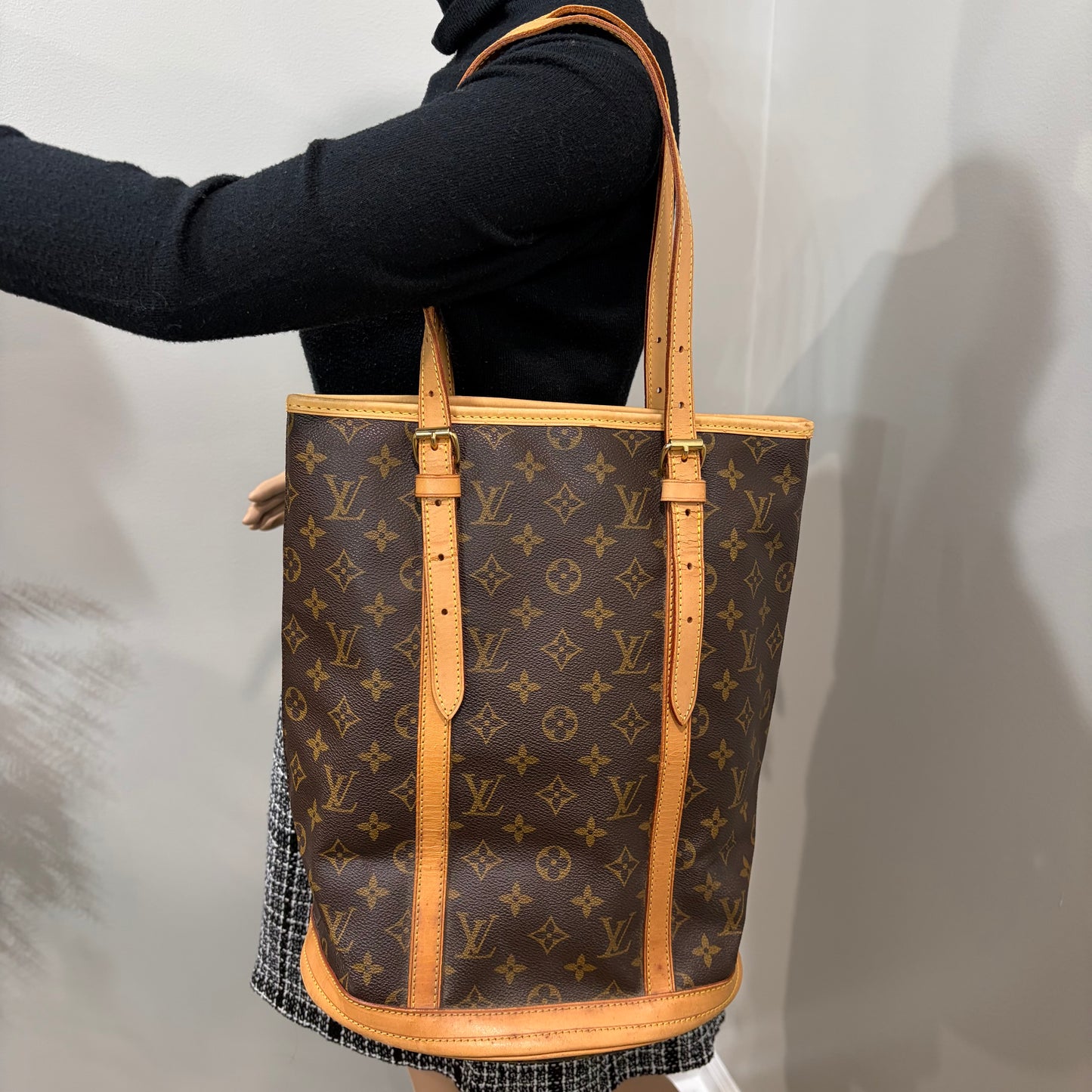 #8240 LOUIS VUITTON Monogram Bucket GM