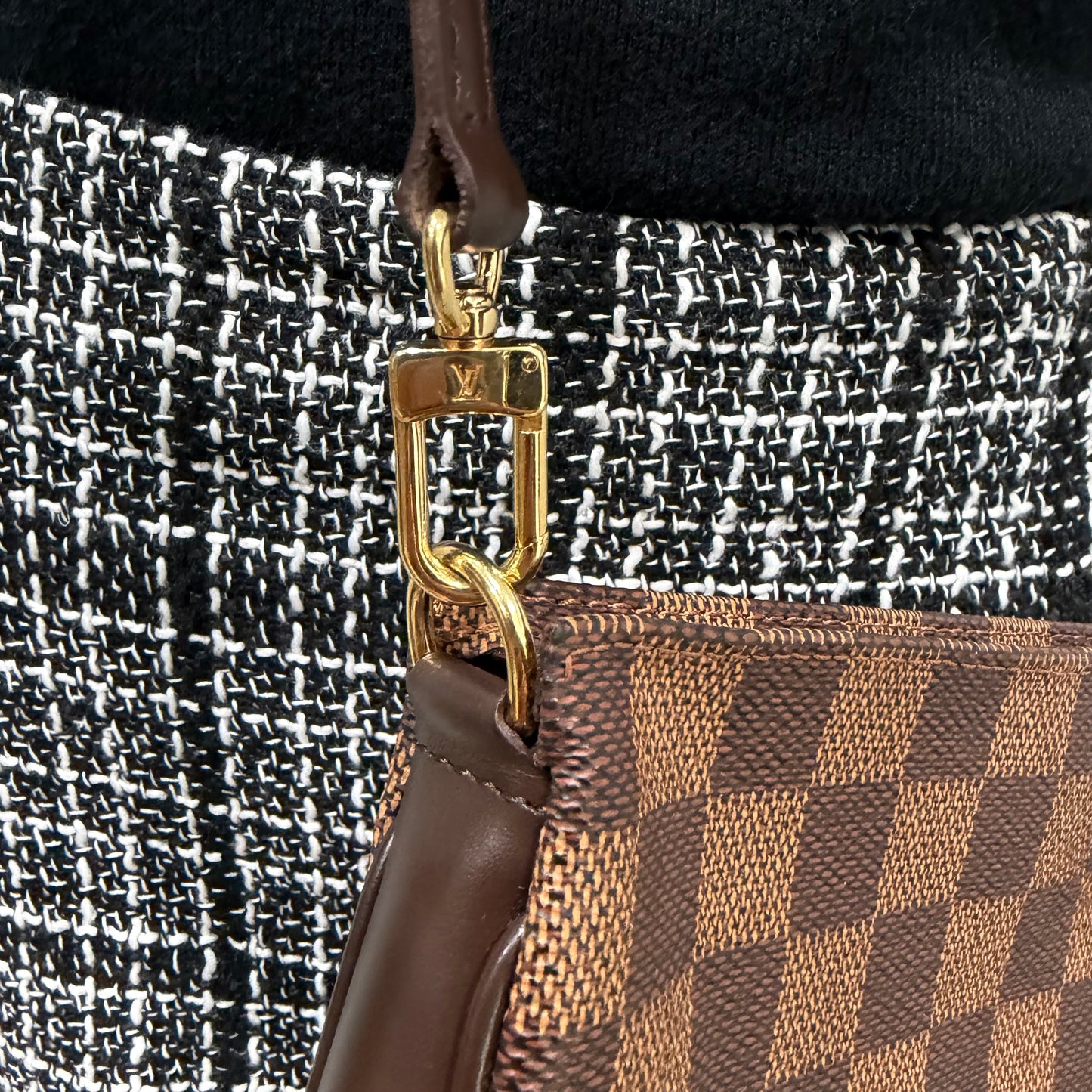 #8206 LOUIS VUITTON Damier Crossbody