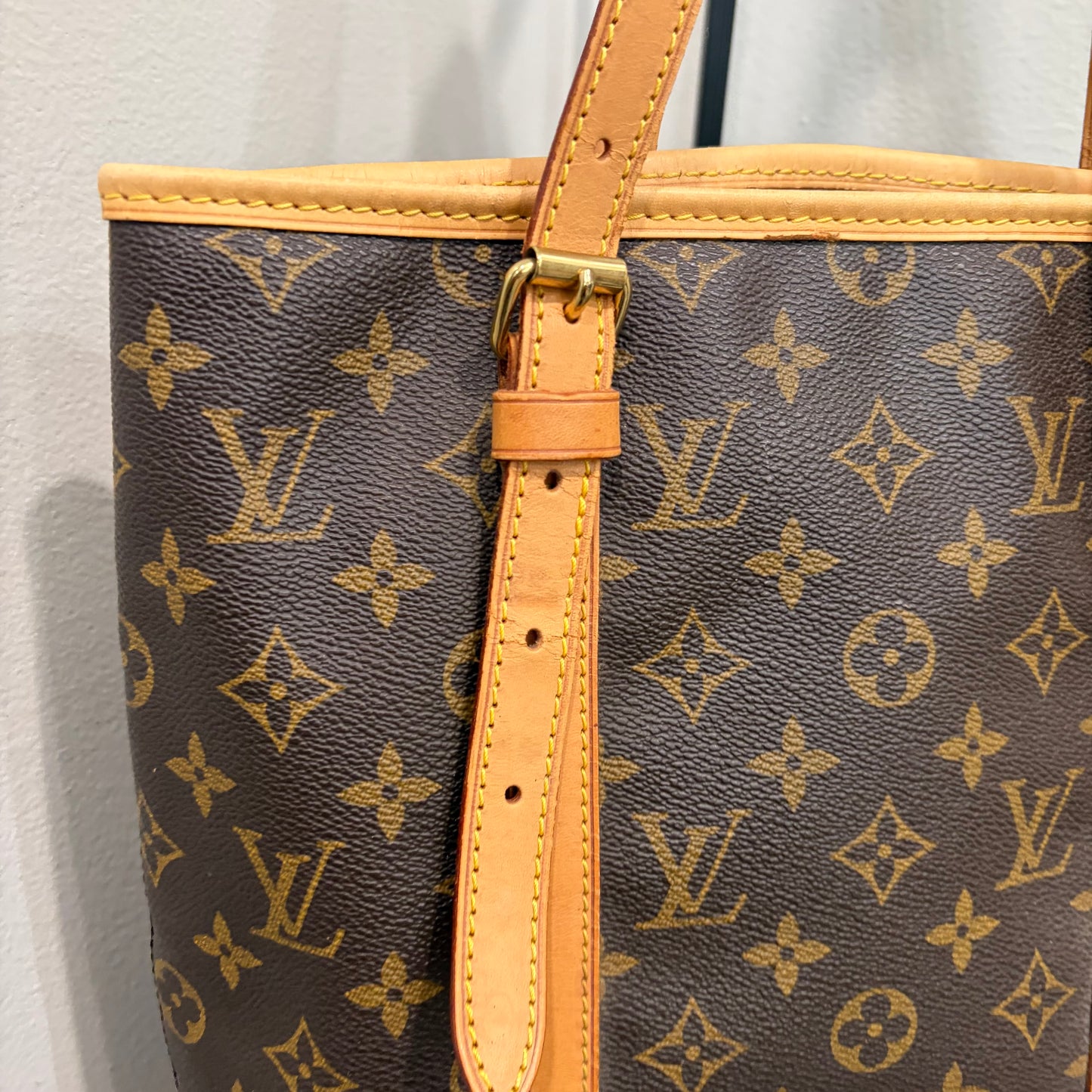 #8240 LOUIS VUITTON Monogram Bucket GM