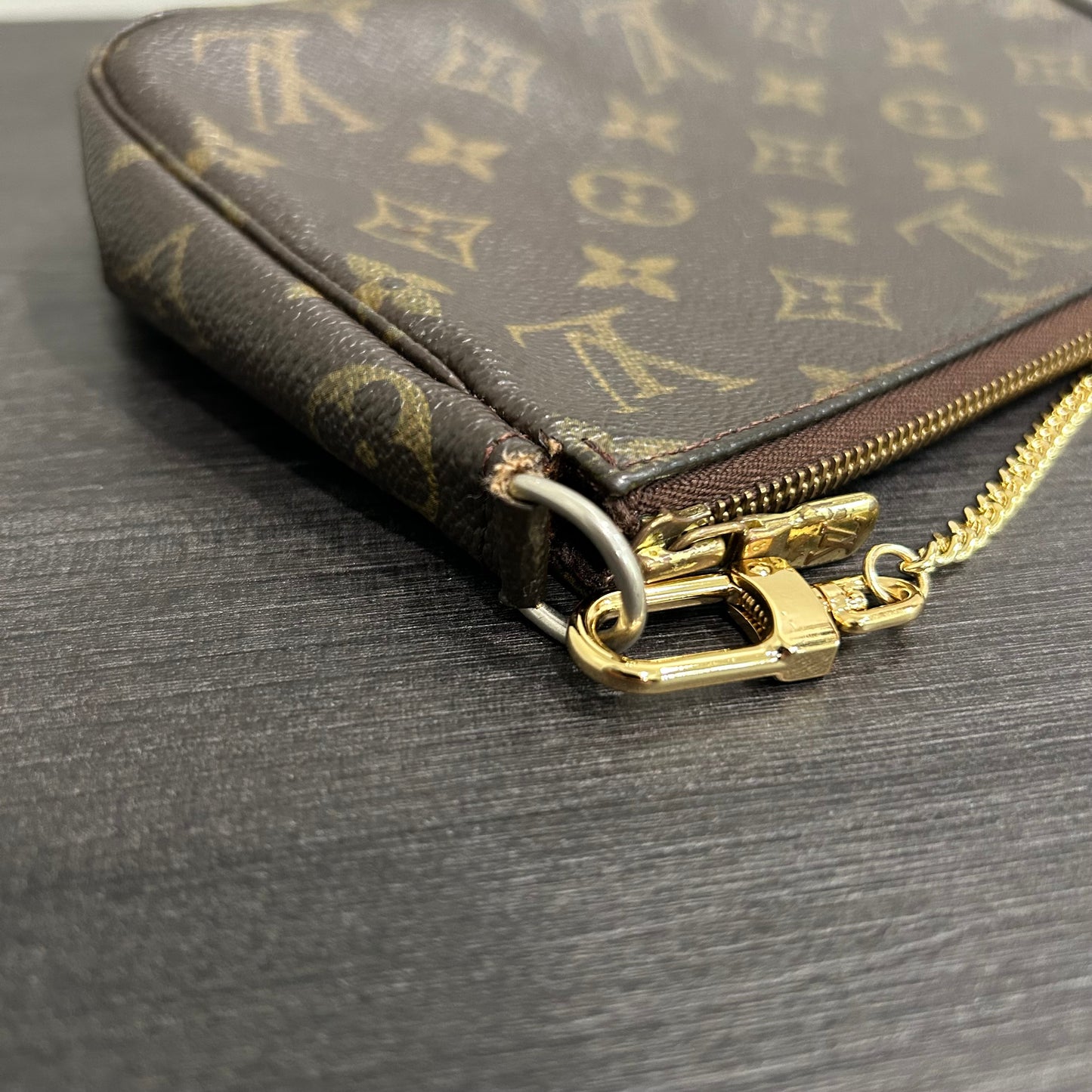 CLEARANCE #1006 LOUIS VUITTON Monogram Pochette