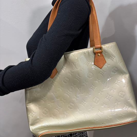 8884 LOUIS VUITTON Vernis Green Houston Tote