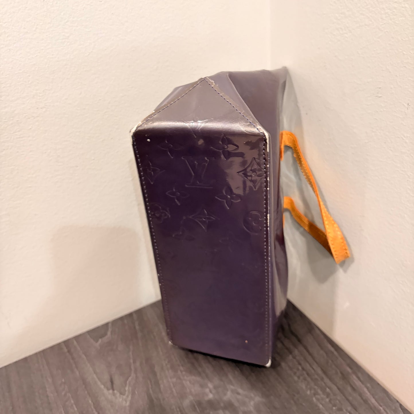 #8201 LOUIS VUITTON Purple Vernis Reade PM