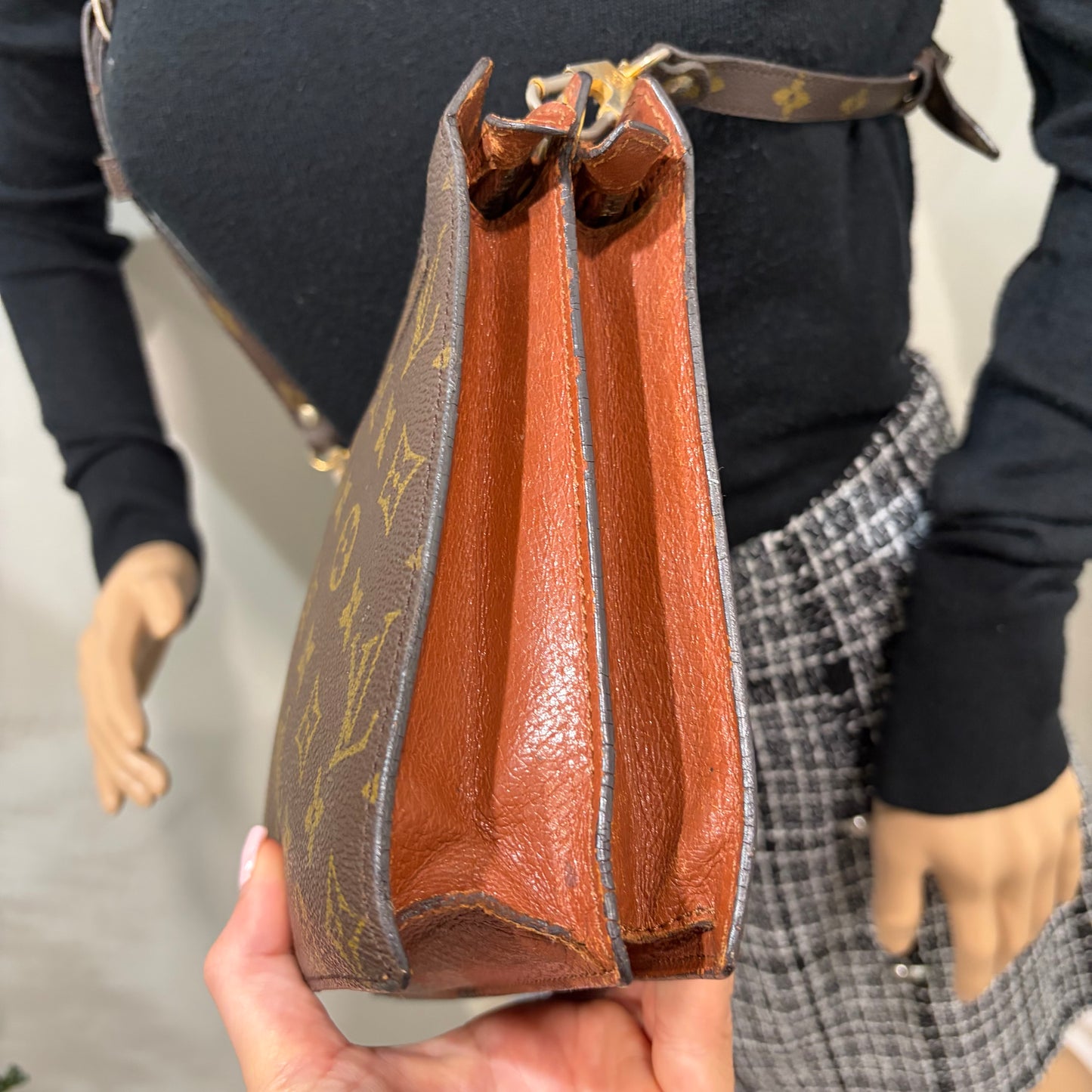 #8204 LOUIS VUITTON Vintage Sac Enghien (Rare Find!)