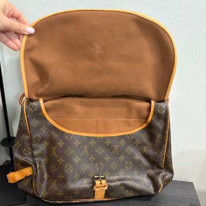 #8213 LOUIS VUITTON Monogram Saumur 35 Crossbody
