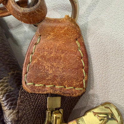 8912 LOUIS VUITTON Monogram Pochette