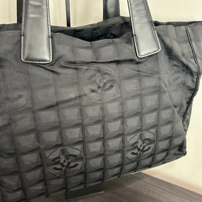 1011 CHANEL Travel Ligne Tote Black