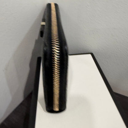 #3233 GUCCI Black Zip Wallet