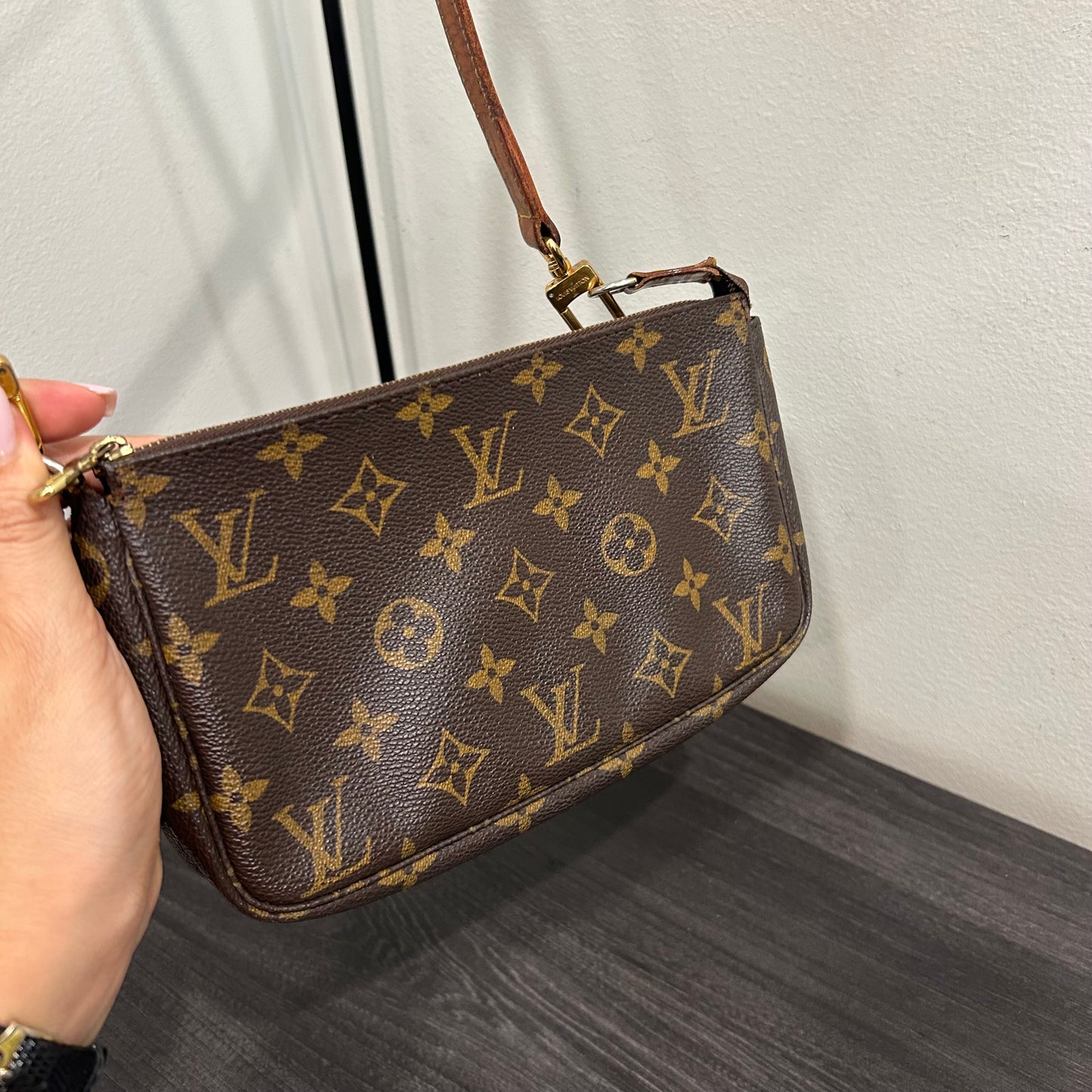 1058 LOUIS VUITTON Pochette