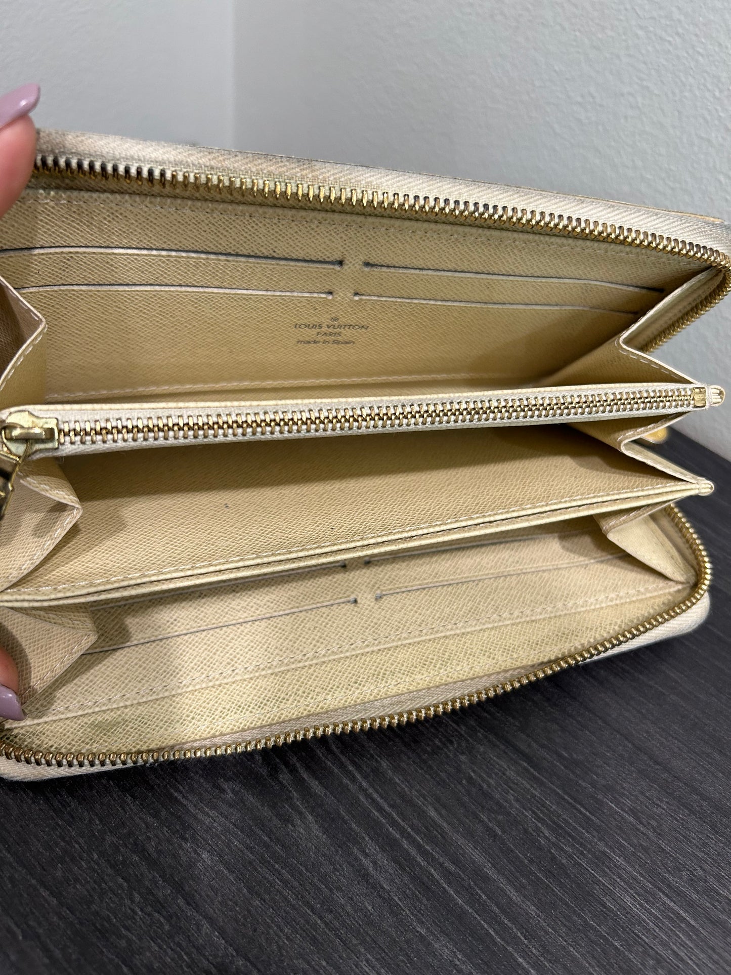 SOLD! Louis Vuitton Damier Zippy Wallet