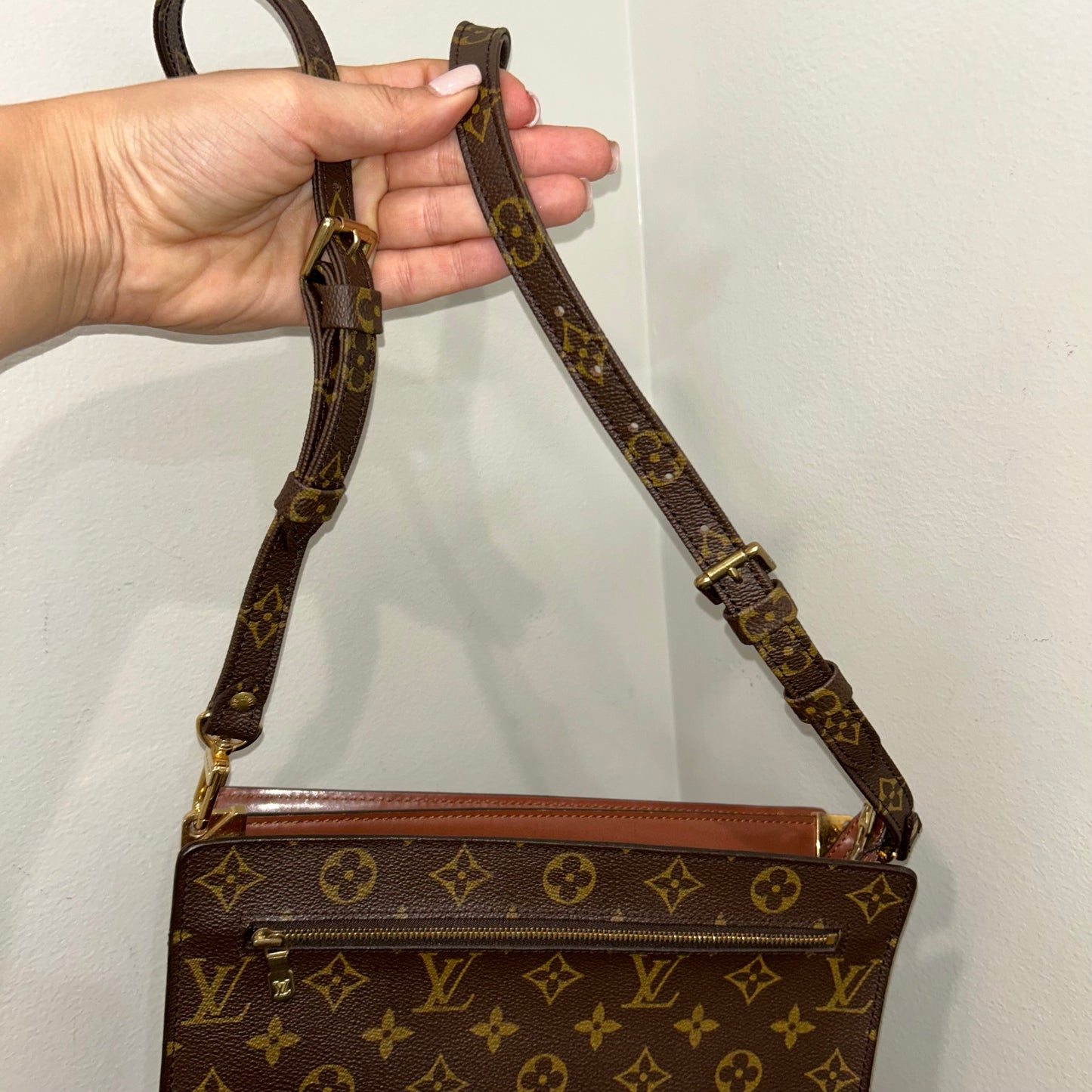 #211 RARE! LOUIS VUITTON Angian