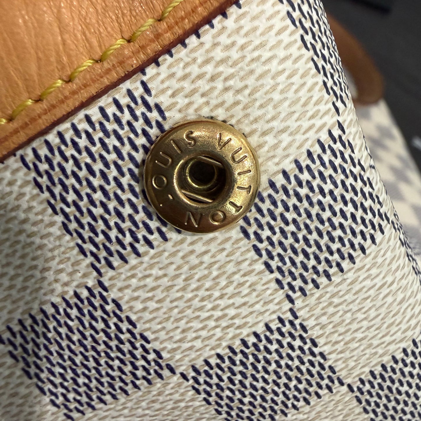 #1107 LOUIS VUITTON Damier Hampstead MM