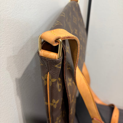 #8261 LOUIS VUITTON Musette GM