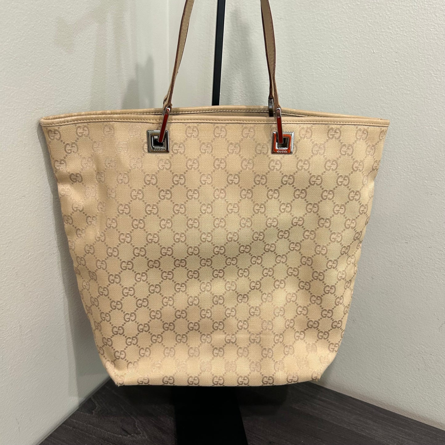 1064 GUCCI Canvas Bucket Tote
