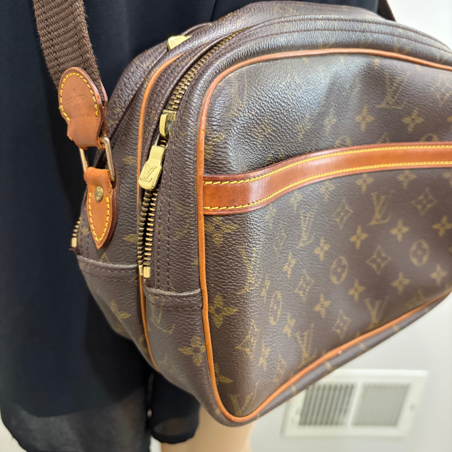 #1127 LOUIS VUITTON Monogram Reporter PM