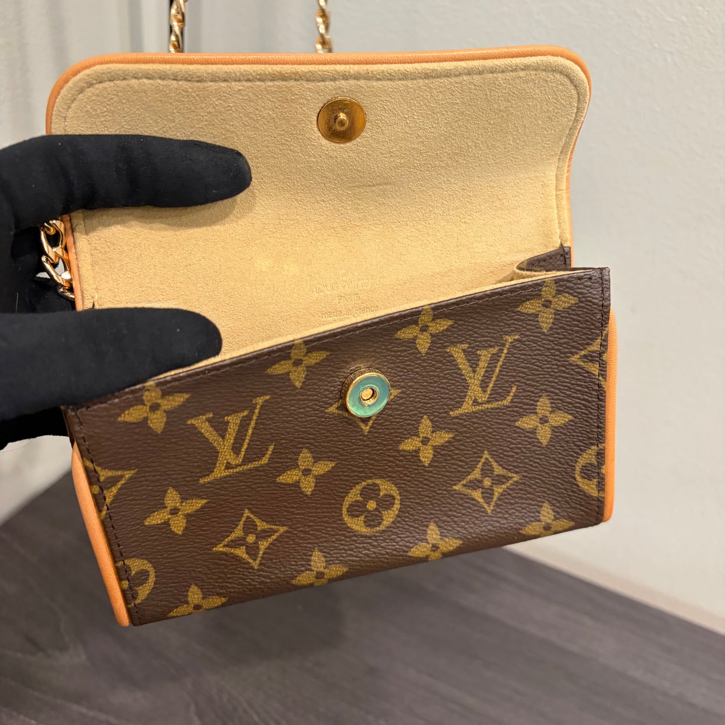 #8246 LOUIS VUITTON Monogram Florentine with Removable Chain
