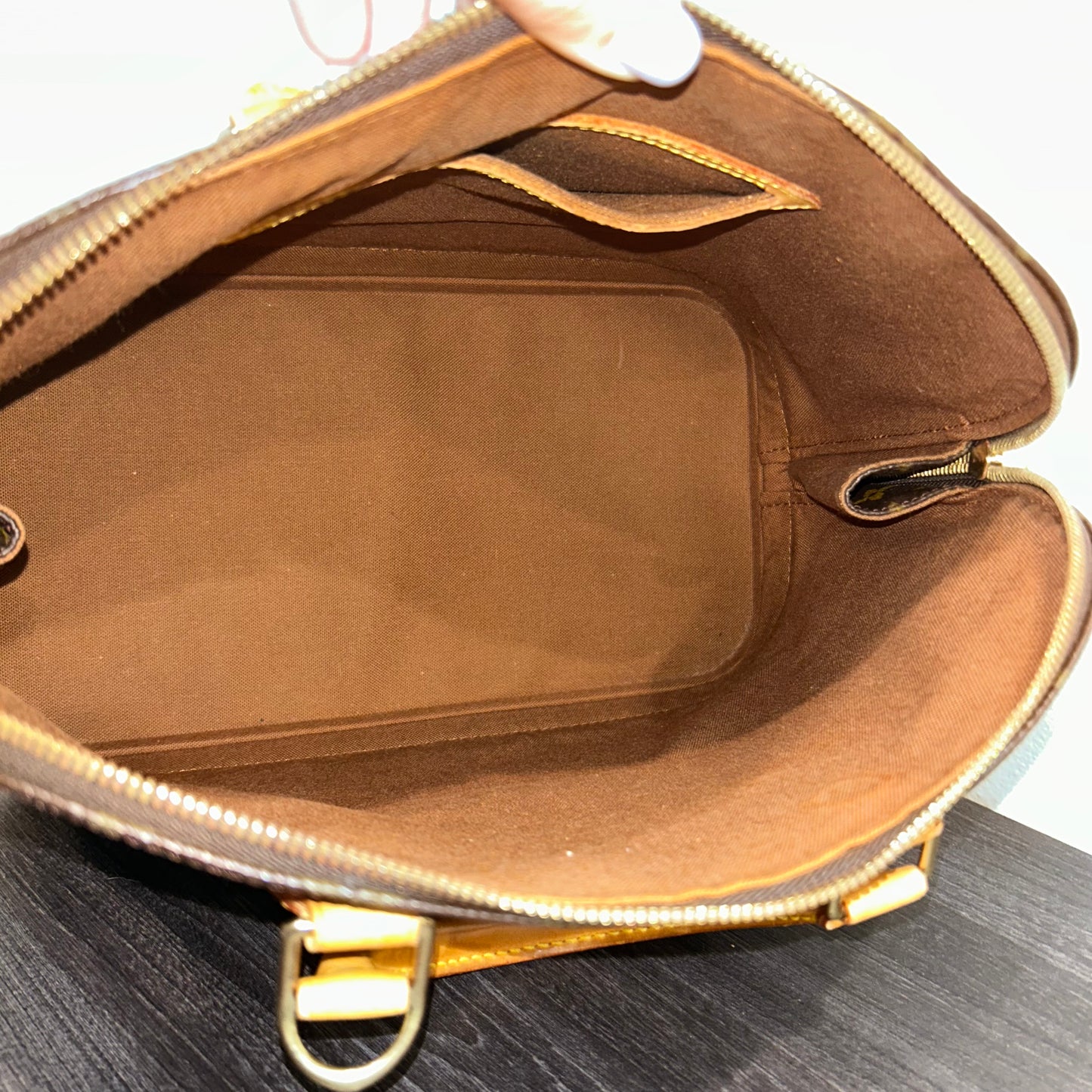 #401 LOUIS VUITTON Alma PM