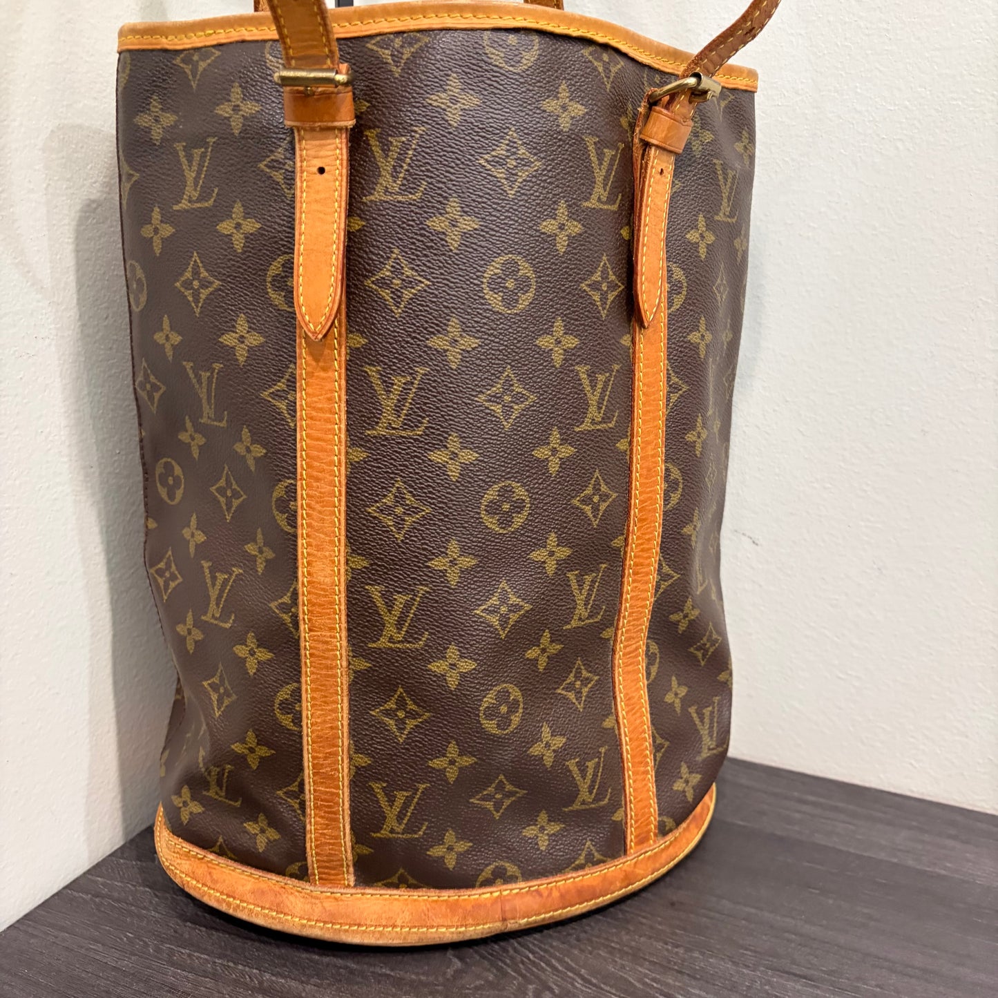 #8202 LOUIS VUITTON Monogram Bucket GM