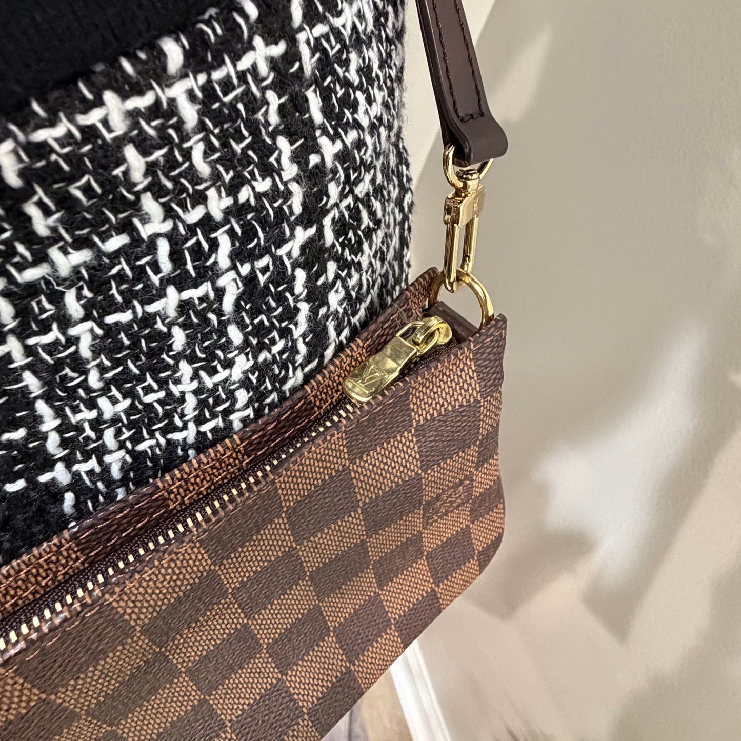 #8206 LOUIS VUITTON Damier Crossbody