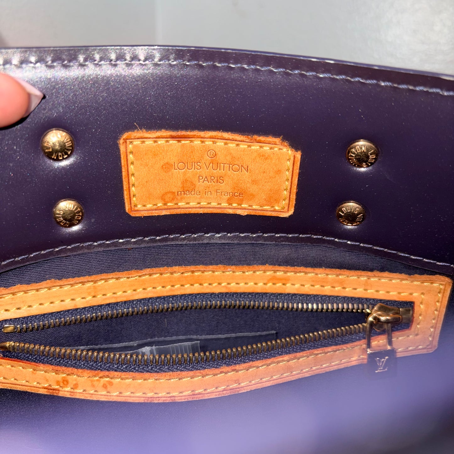 #8201 LOUIS VUITTON Purple Vernis Reade PM