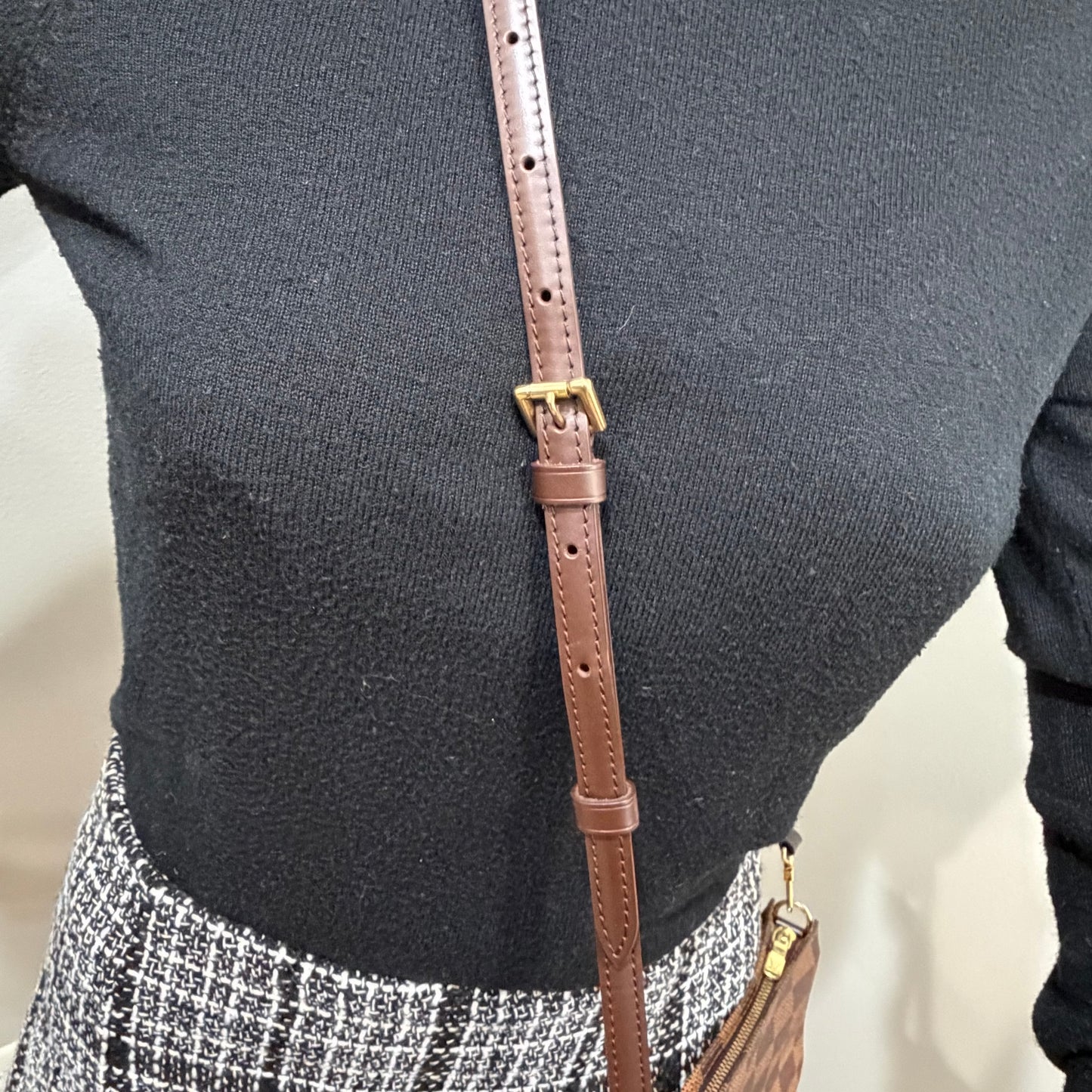 #8206 LOUIS VUITTON Damier Crossbody