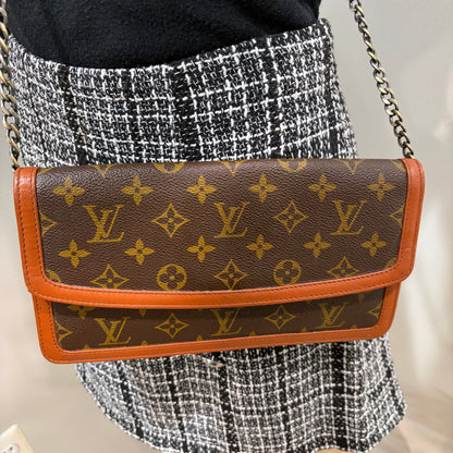 #8242 LOUIS VUITTON Monogram Dame 26 with Removable Chain