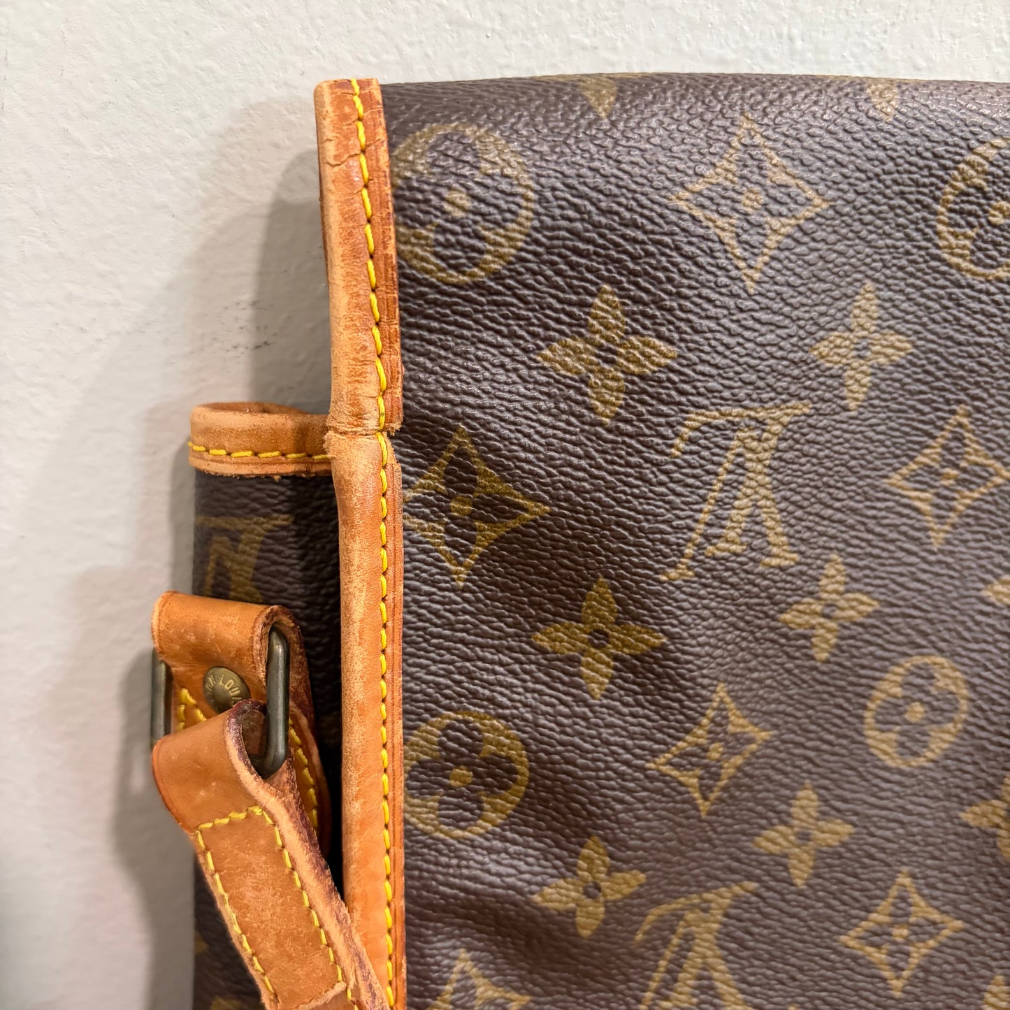 #3206 LOUIS VUITTON  Monogram  Gibeciere GM