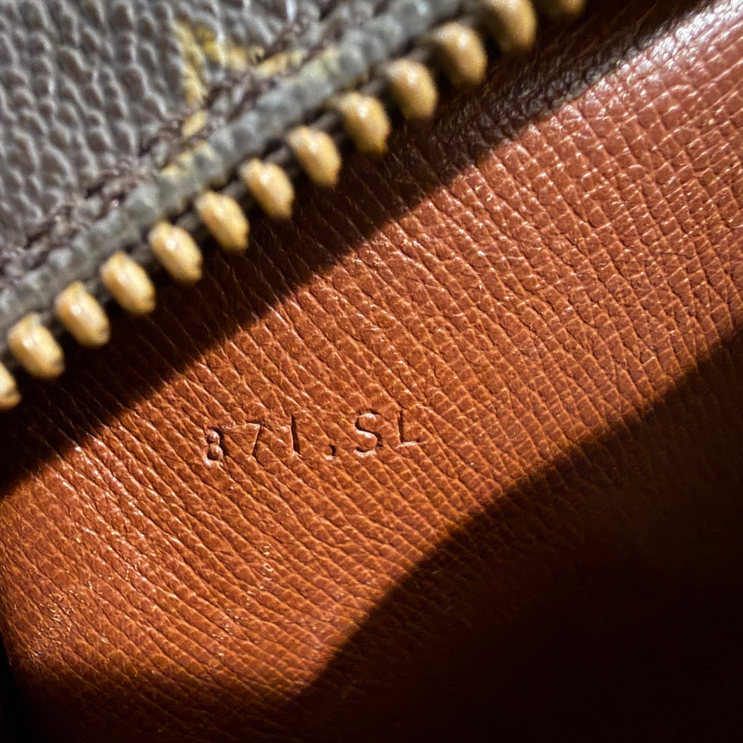 BF-06 LOUIS VUITTON Clutch