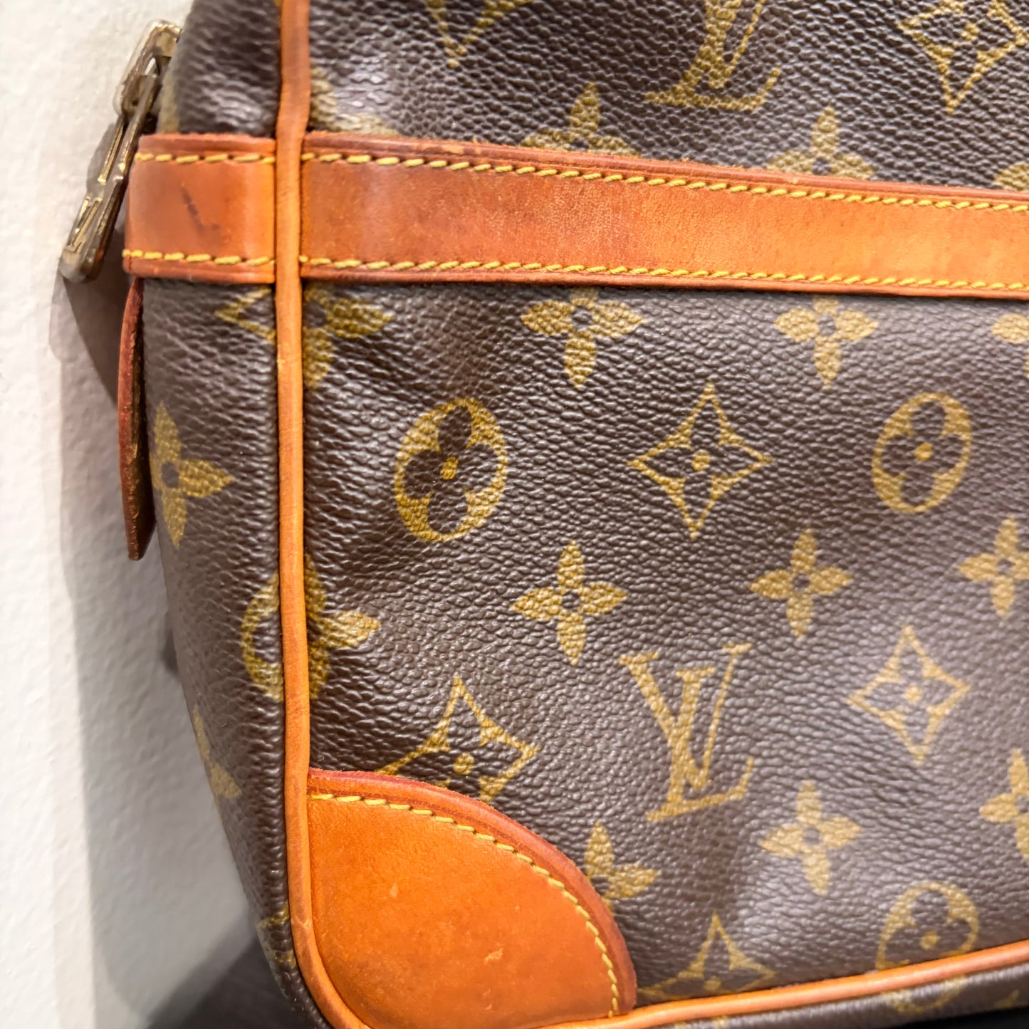 BF-06 LOUIS VUITTON Clutch
