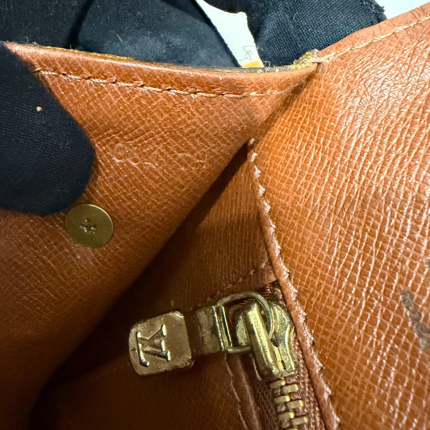 #8242 LOUIS VUITTON Monogram Dame 26 with Removable Chain