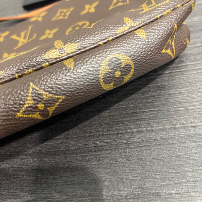 1124 LOUIS VUITTON Pochette