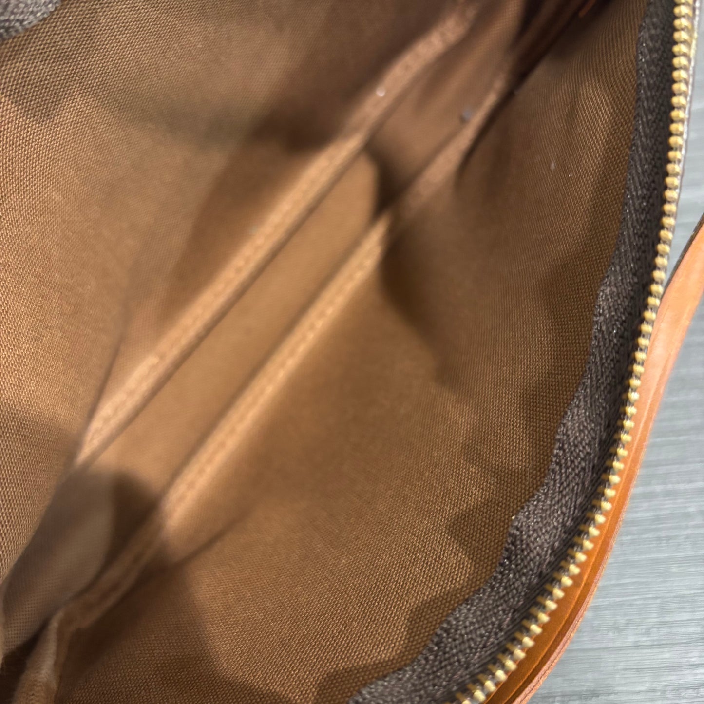 1124 LOUIS VUITTON Pochette