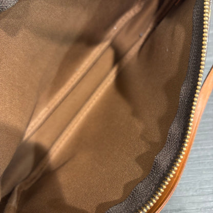 1124 LOUIS VUITTON Pochette