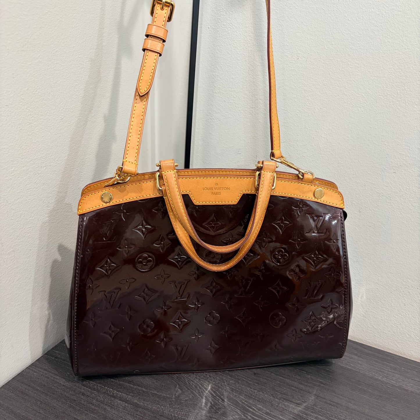 #8241 LOUIS VUITTON Amarante  Vernis Brea MM