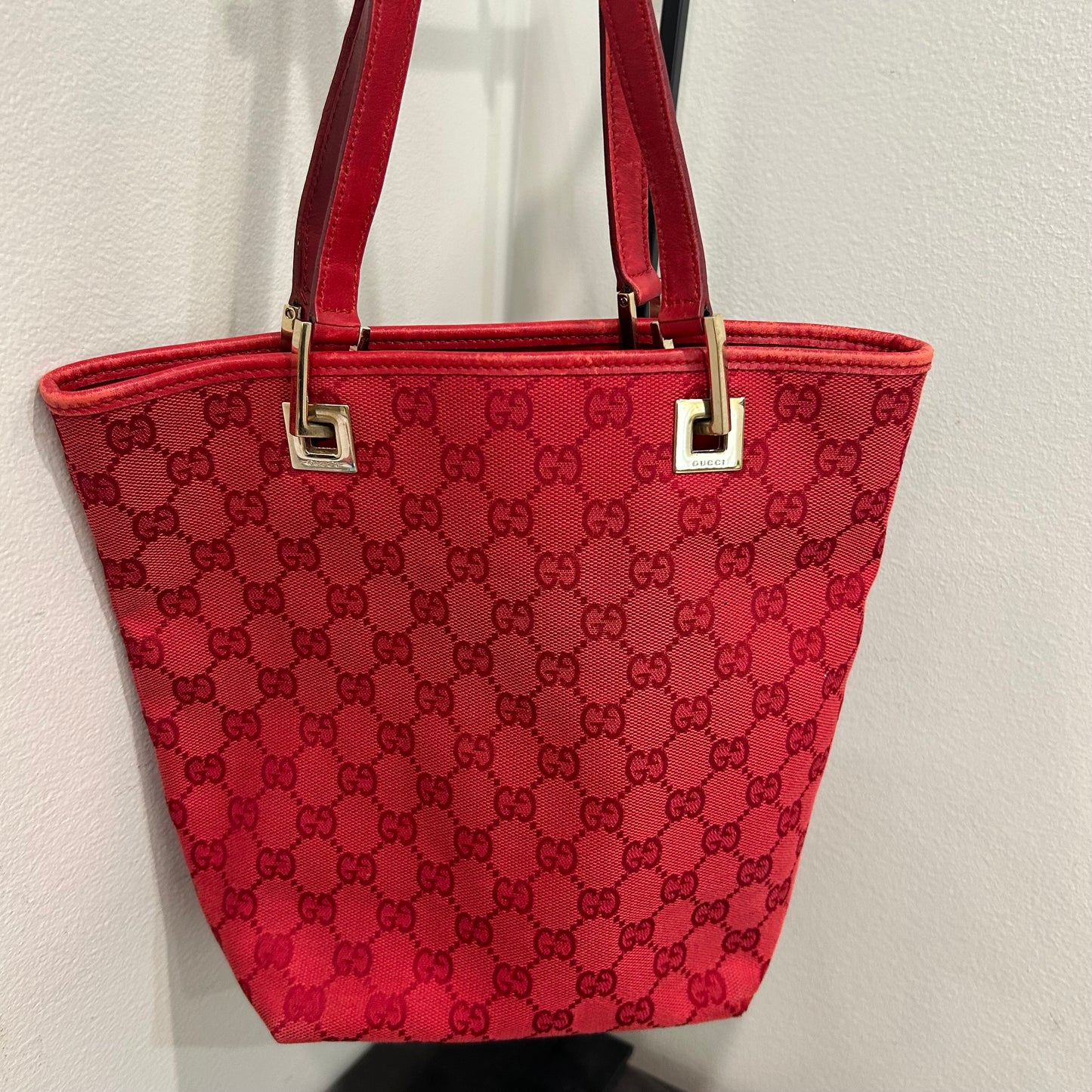 1056 GUCCI Canvas Bucket Tote