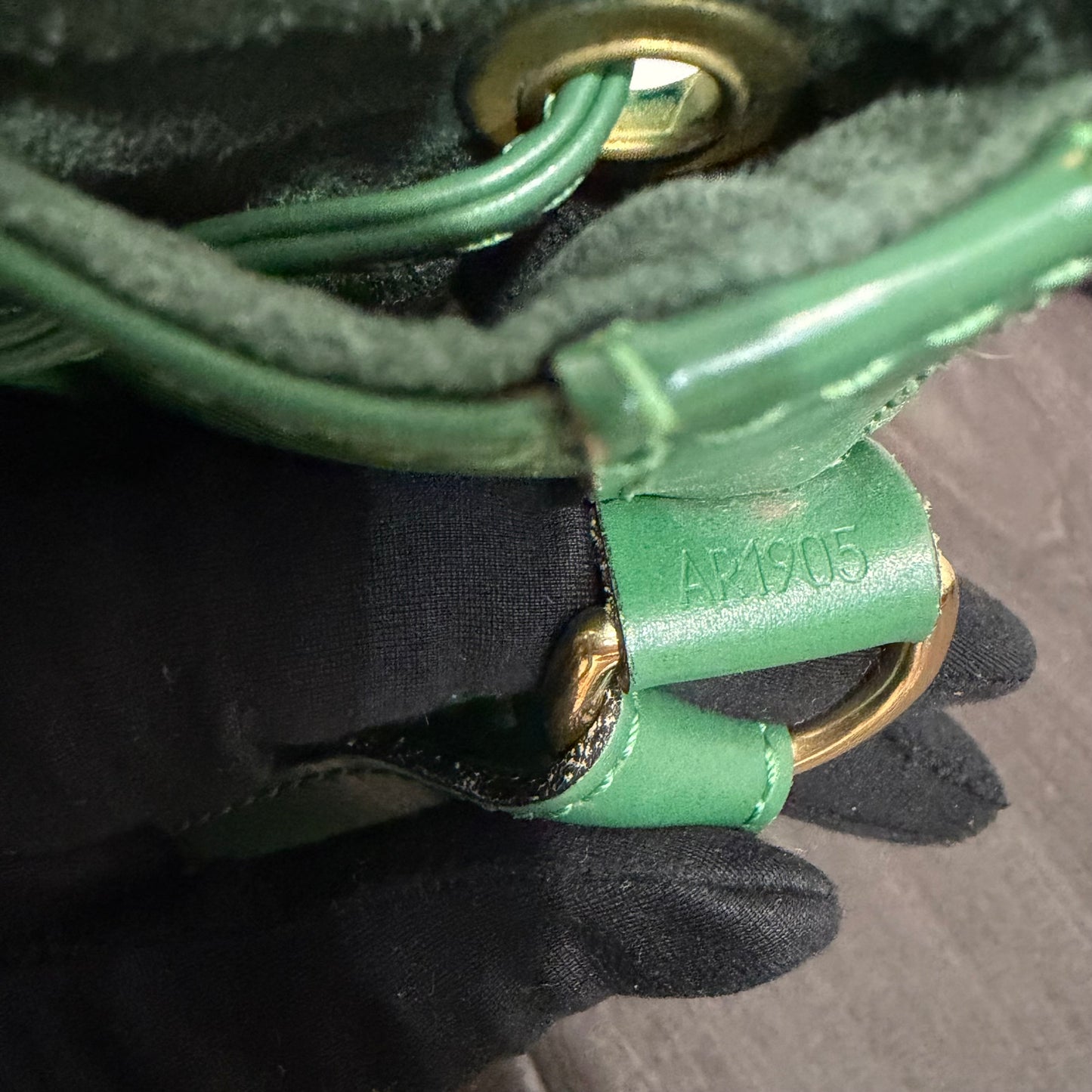 #8257 LOUIS VUITTON Green Petit Noe