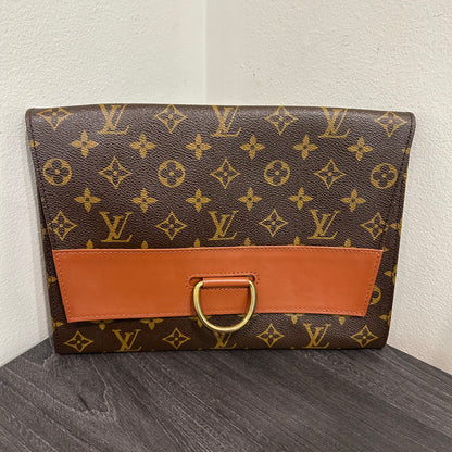 1072 LOUIS VUITTON Clutch