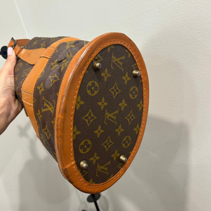 1034 LOUIS VUITTON Vintage Bucket Bag