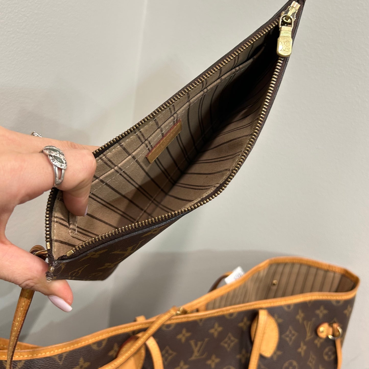 Louis Vuitton Monogram Neverfull GM w/ Pouch