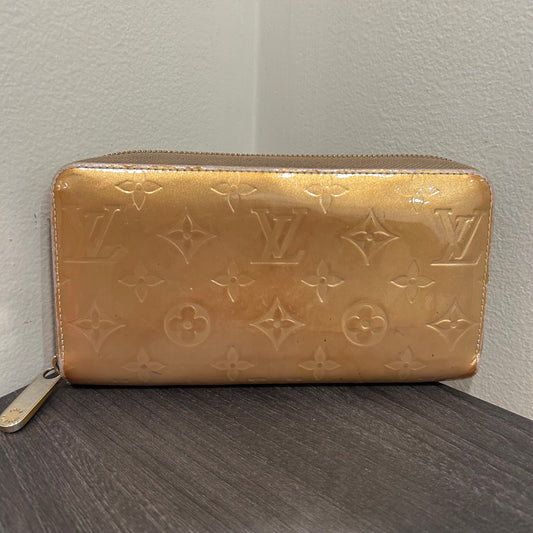 SOLD! Louis Vuitton Vernis Zippy Wallet